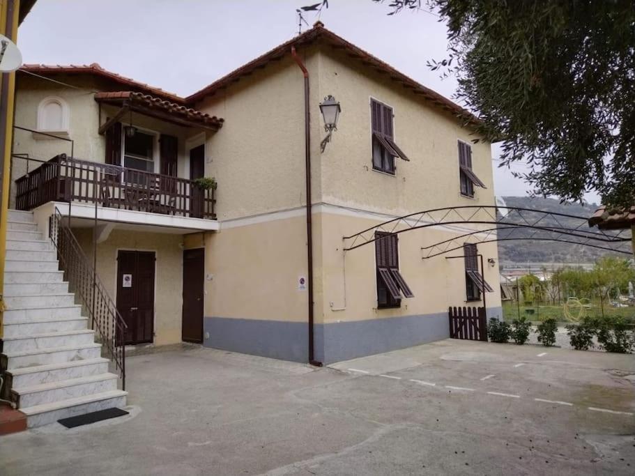 Casa Sveva, A Pochi Passi Dalle Spiagge E Dal Centro Di Arma Di Taggia. Bagian luar foto
