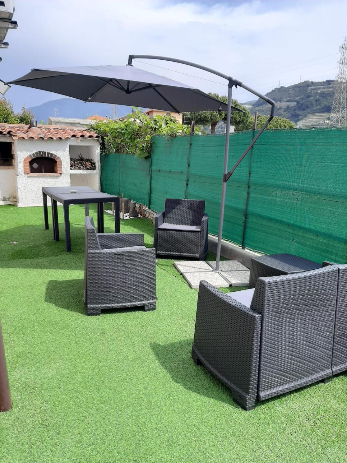 Casa Sveva, A Pochi Passi Dalle Spiagge E Dal Centro Di Arma Di Taggia. Bagian luar foto